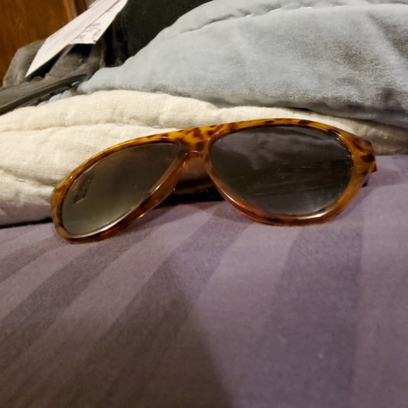 Foster Grant Designer Style Sunglasses Tortoise Frame Gray Lens   G22-2 - Picture 4 of 6